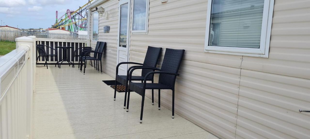 Hotel Lovely Caravan With Decking At Coral Beach Park In Lincolnshire Ref 77001C Ingoldmells Zewnętrze zdjęcie