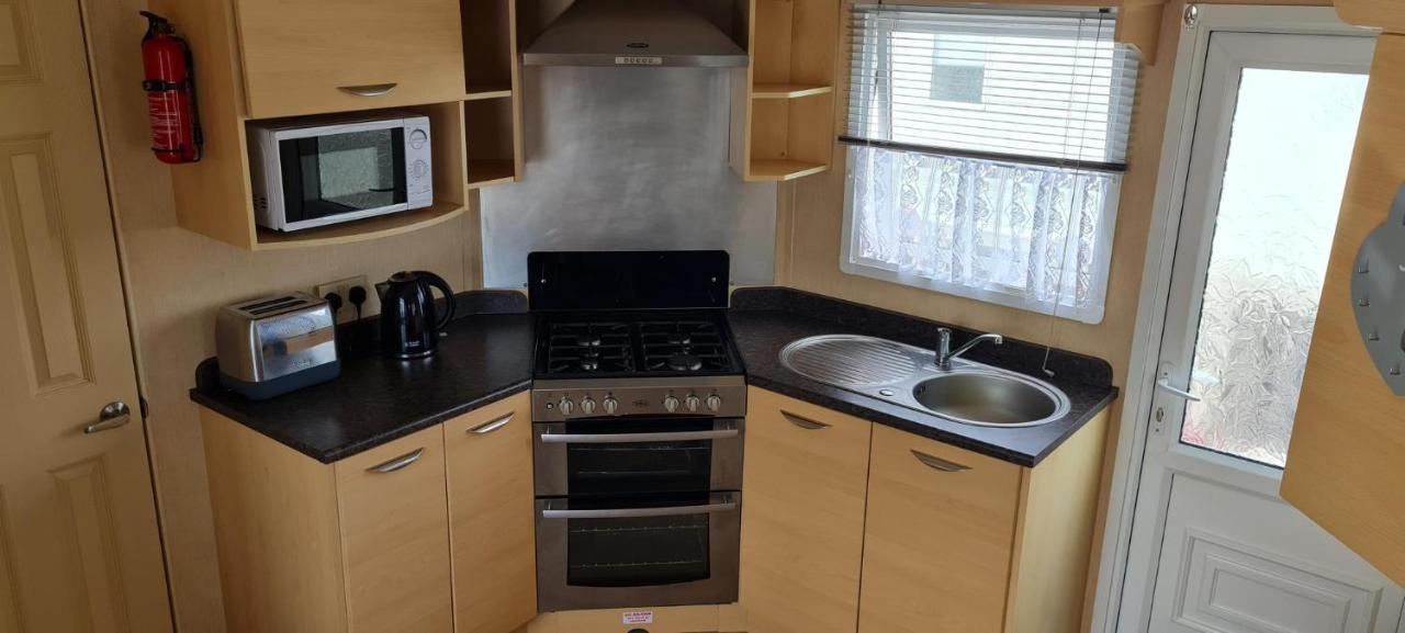 Hotel Lovely Caravan With Decking At Coral Beach Park In Lincolnshire Ref 77001C Ingoldmells Zewnętrze zdjęcie