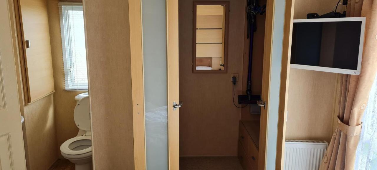 Hotel Lovely Caravan With Decking At Coral Beach Park In Lincolnshire Ref 77001C Ingoldmells Zewnętrze zdjęcie